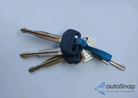 1987 Toyota Camry Le from USA, damaged, VIN JT2SV22F2H3016128